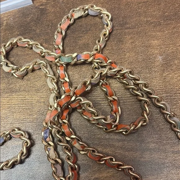 CHANEL, UNIQUE, & INCREDIBLY PRICED, Floral Chain wallet on chain crossbody. - Picture 10 of 11